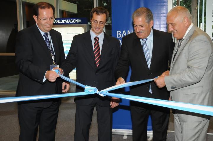 Banco Patagonia en Malvinas Argentinas Banco_11