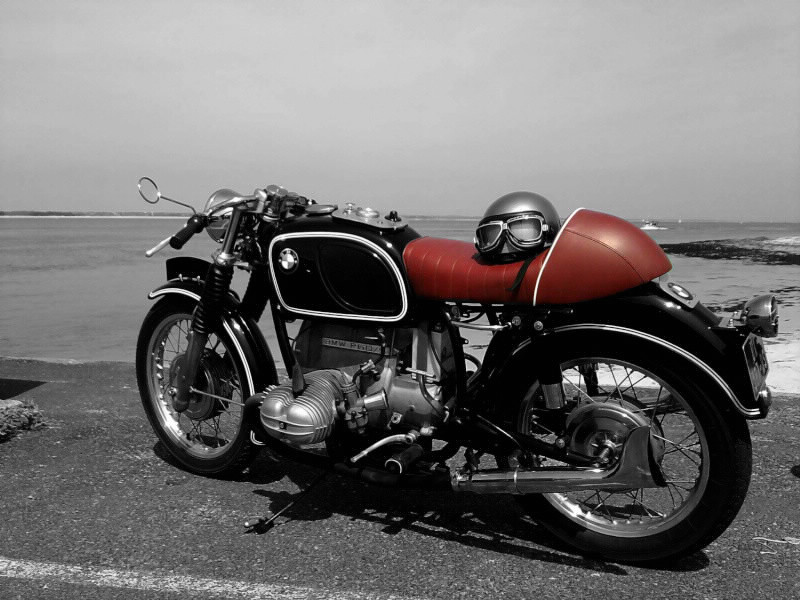 C'est ici qu'on met les bien molles....BMW Café Racer - Page 12 Selle_15