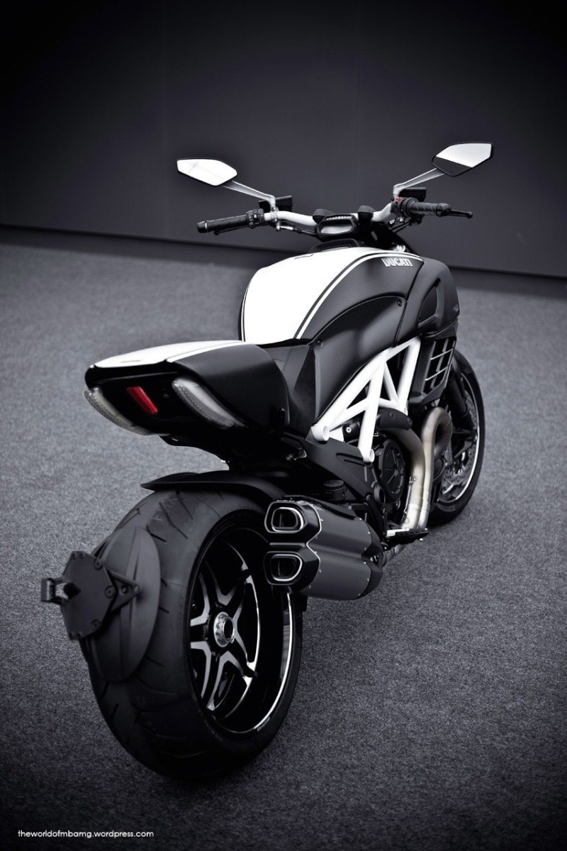 Partenariat AMG - Ducati  11c97416