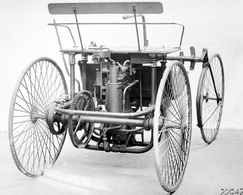La Daimler à roues-fil "Stahlradwagen"1889 1889-d13