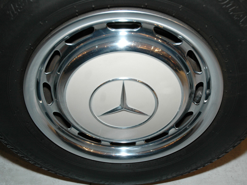 [Historique] L'évolution chez Mercedes-Benz ( W114 W115 ) 536-1157