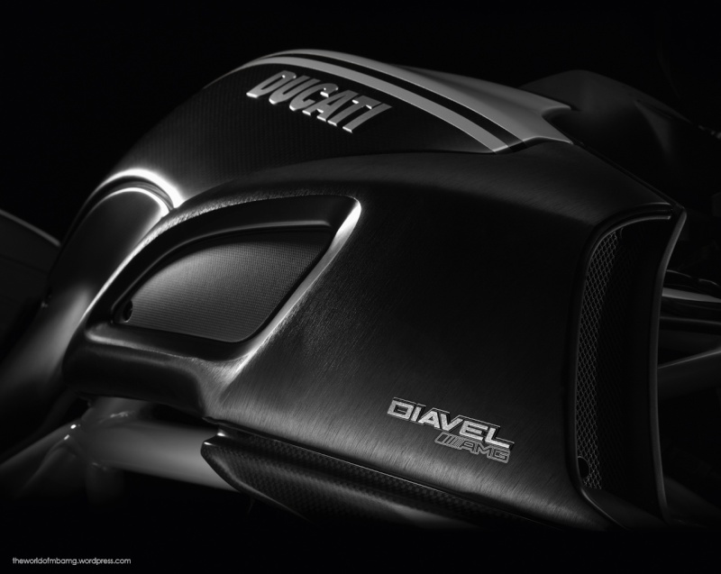 Partenariat AMG - Ducati  Diavel11
