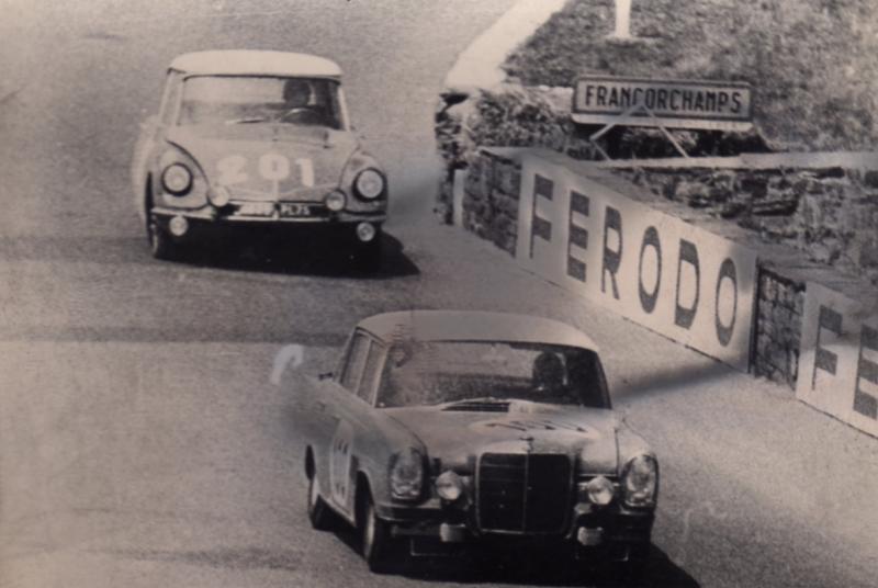 La Mercedes 300 SE en compétition Fr-19610
