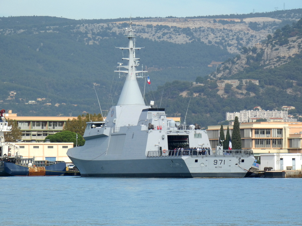[Les ports militaires de métropole] Port de Toulon - TOME 1 - Page 30 P1140510