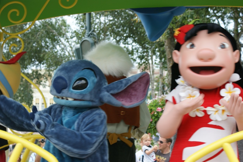 Photos avec les Personnages Disney - Page 14 Dsc01015