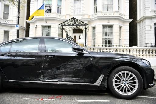 des tirs près de l'ambassade d'ukraine à Londres B0d39610