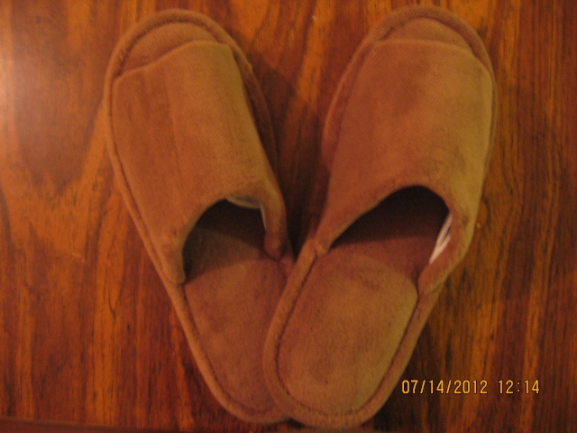 Nature's Sleep Memory Foam Slippers Review & Giveaway ends 7/29 00144