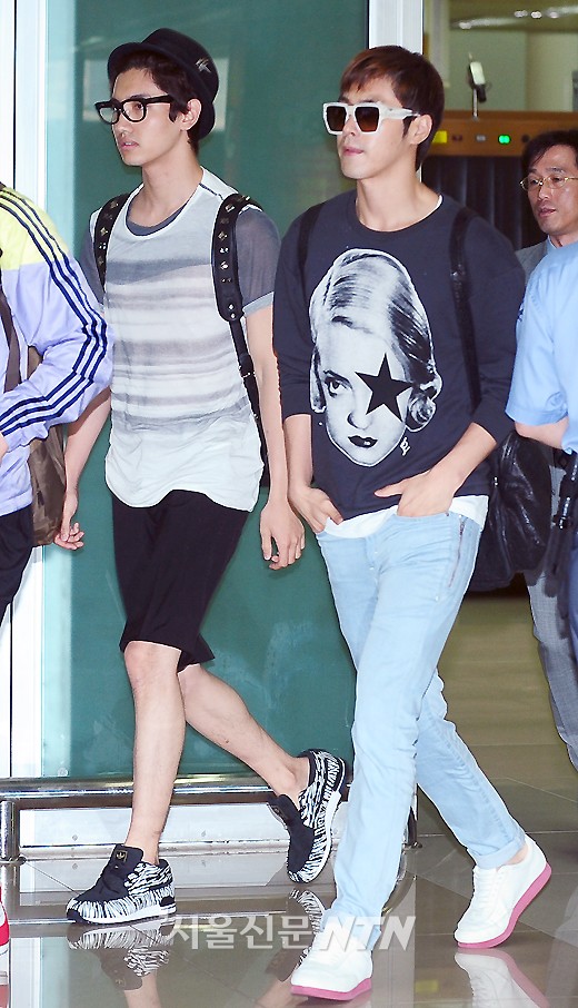 TVXQ son fashionistas en el aeropuerto “Un look casual y Chic Rock” 110