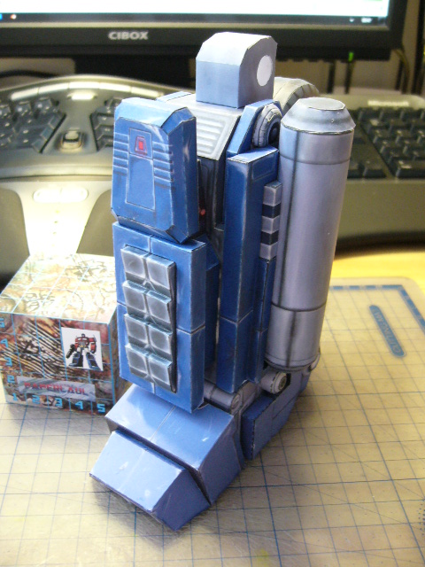 Cybertronian Optimus Prime... Le montage test - Page 2 P1020133