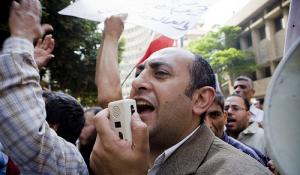خالد علي في مظاهرات التحرير ويدعو صباحي وأبو الفتوح للنزول  45722110