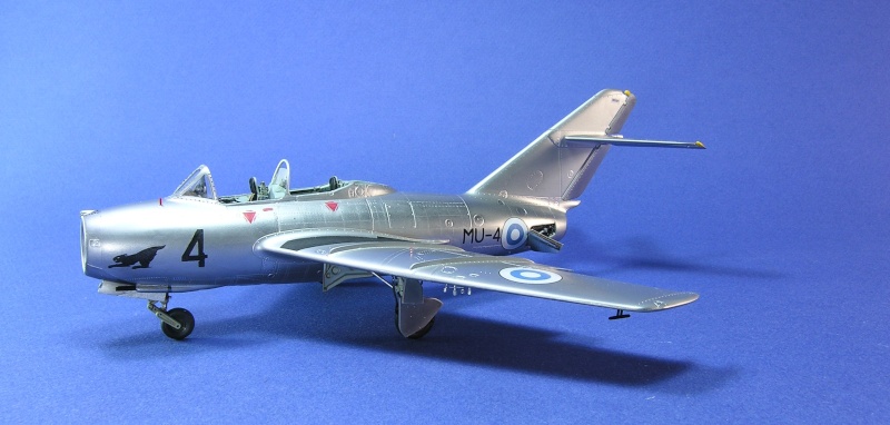 Mig15 UTI (Fagot) [TRUMPETER] 1/48 + NEOMEGA+ EDUARD+ GAL DECAL+ OS - Page 2 Dscn7810