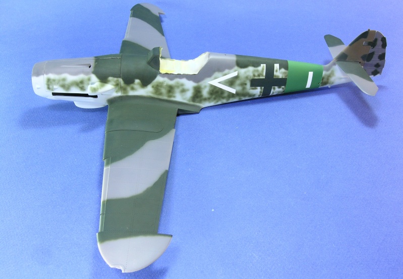 [TRUMPETER] MESSERSCHMITT BF109K-4  1/24 - Page 3 Dscn8347