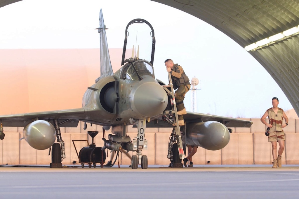 Les Mirage 2000 français ouvrent le feu au Tchad  Mirage11