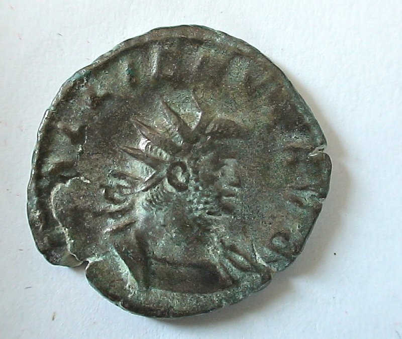 Les monnaies de Gallien à identifier   - Page 3 Dsc06822