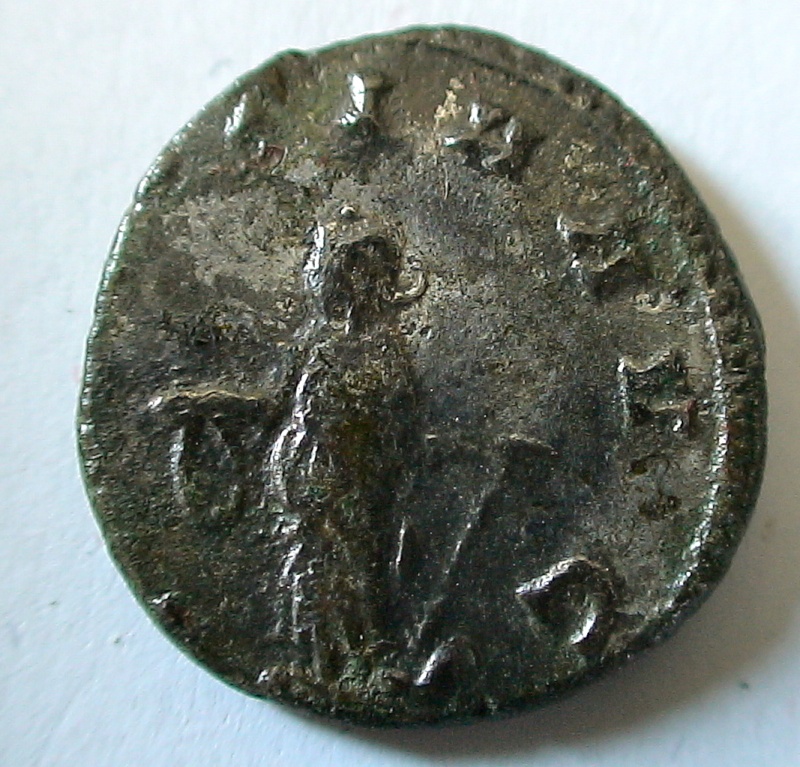 Les monnaies de Gallien à identifier   - Page 3 Dsc06829