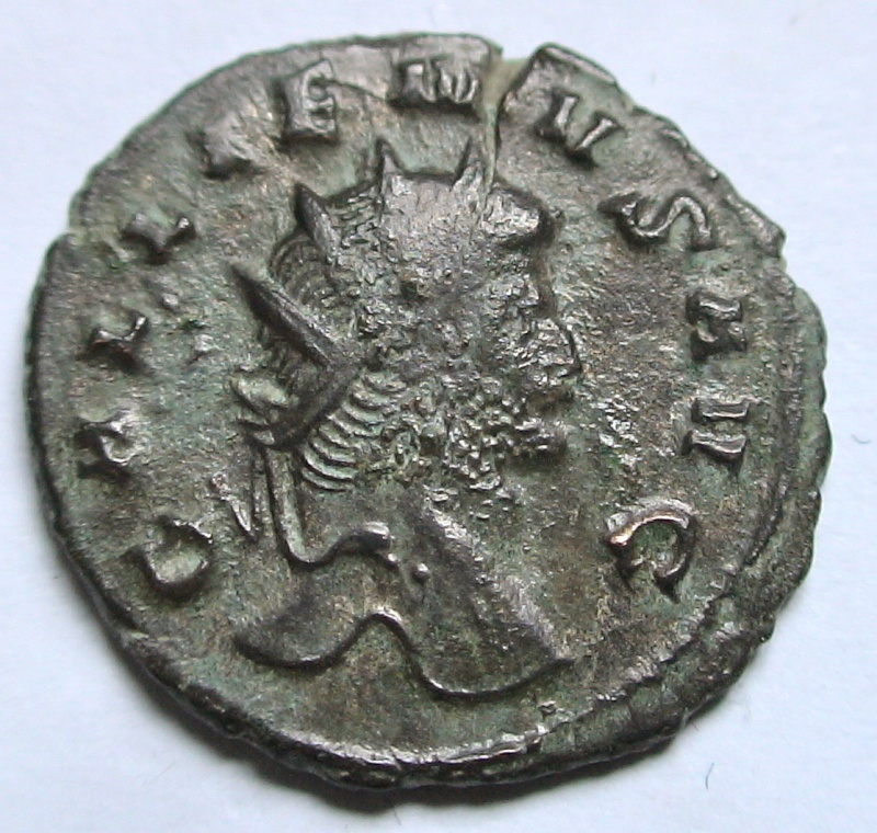 Les monnaies de Gallien à identifier   - Page 5 Dsc06921