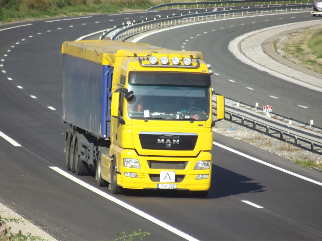 MAN TGA TGS et TGX (euro 6 ) - Page 5 Dscf3548