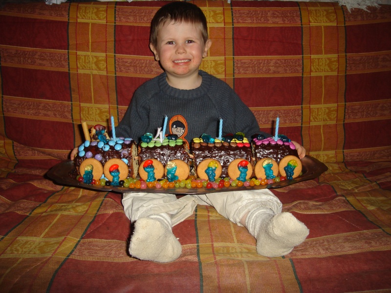 Les gateaux d'anniversaires fait maison Evan_211