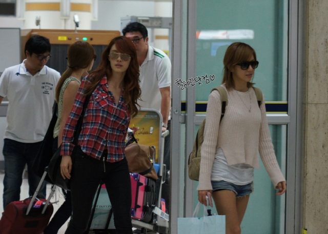 Kahi,Jung Ah,Raina y lizzy en el aeropuerto de Gimpo 11091814