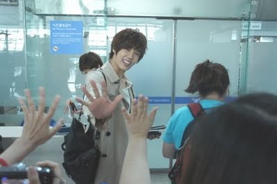 Fotos de Jung Min en el aeropuerto de Corea 411