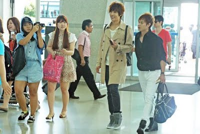 Fotos de Jung Min en el aeropuerto de Corea 711