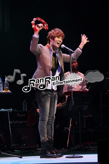 [2012.01.18] Christmas Fanmeeting photo Jp1110