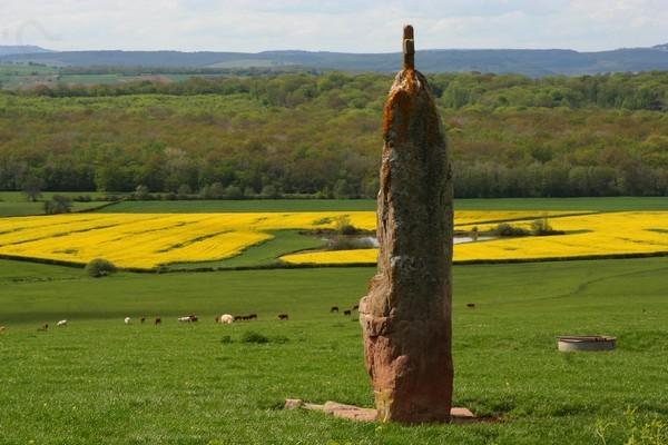 Le menhir de Nobles par Robert De Backer Bour0010