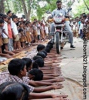 Hukuman  Murid X Siap Kerja Sekolah Di India Tak_bu10