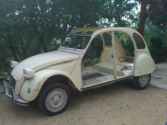 Sortie de garage d'une 2CV6 Club de 1979 dans son jus  Wp_00189