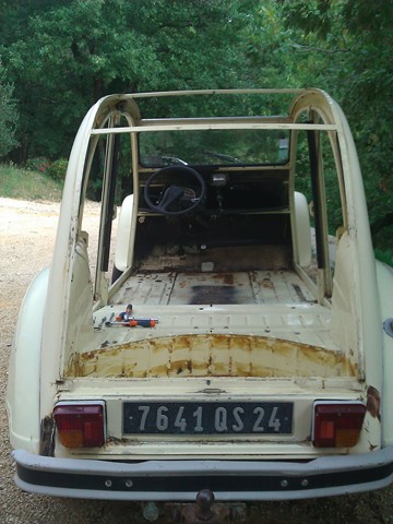 Sortie de garage d'une 2CV6 Club de 1979 dans son jus  Wp_00190