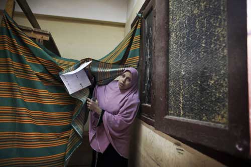 اليوم الثاني من انتخابات مصر 2011.. لحظة بلحظة 1_29_112