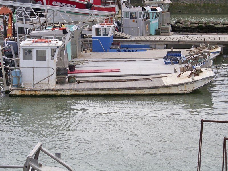 TUGDUAL Barge Ostreïcole sur plan RC Marine au 1/10 ° - Page 3 Barges11