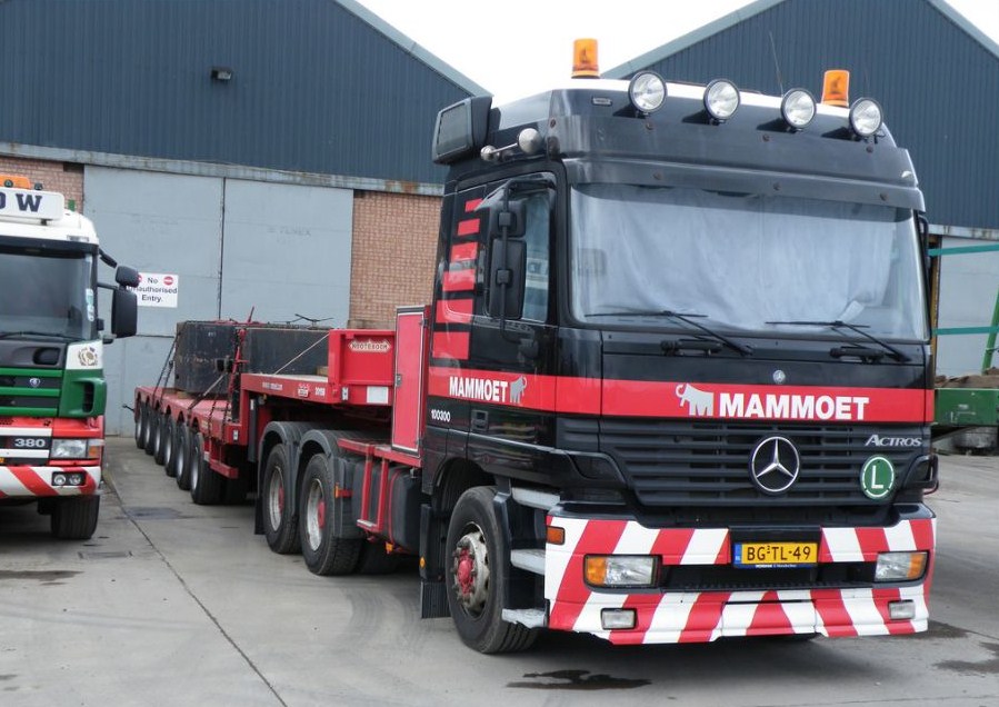 Mammoet Road Cargo - Oudenbosch - Page 2 Merce493