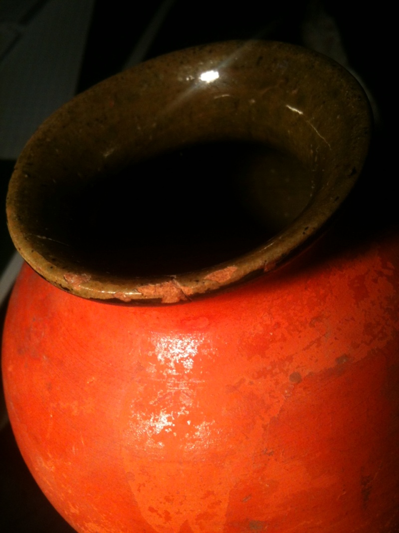 Mystérieux vase en terre cuite... Vase_e10