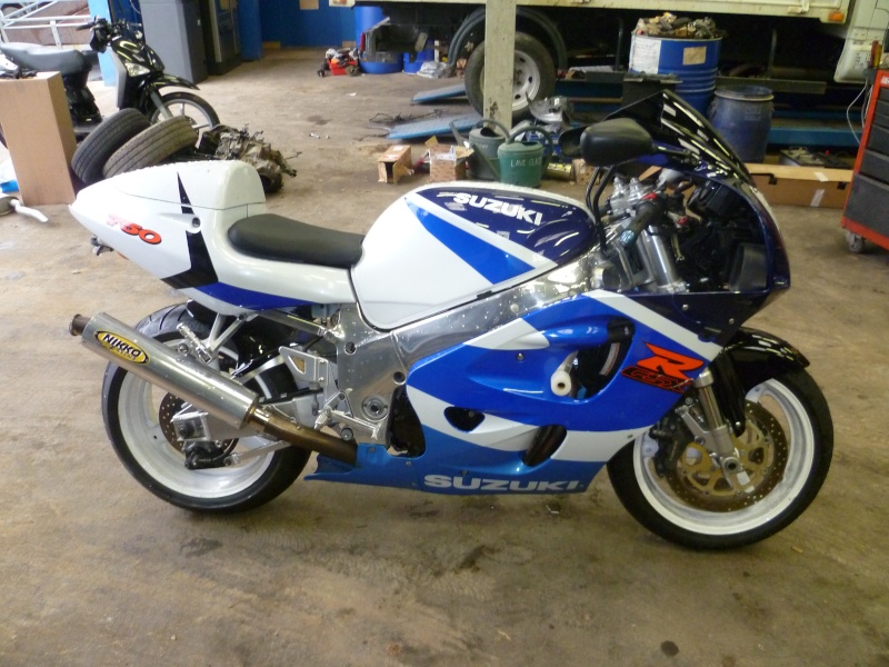 gsxr750 1999 et gsxr 750 1997 P1000410