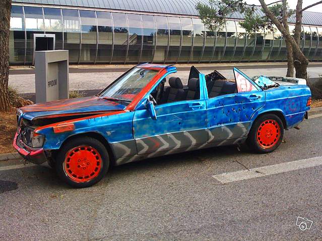 une mercedes un peu particulière, fun, drôle, bizarre ou insolite Mb_0210