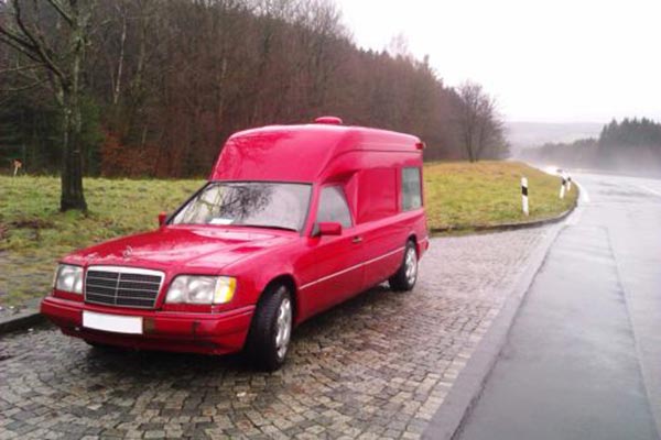 une mercedes un peu particulière, fun, drôle, bizarre ou insolite Mb_w1211