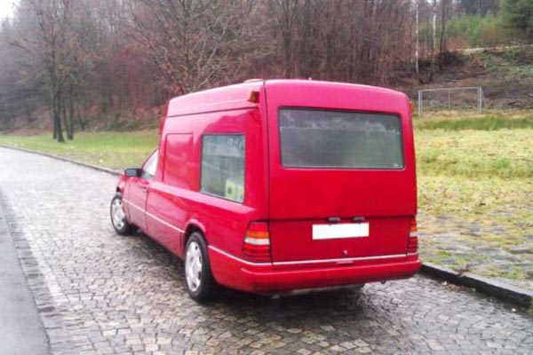 une mercedes un peu particulière, fun, drôle, bizarre ou insolite Mb_w1214