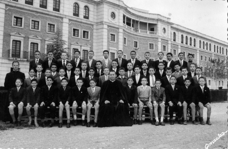 Fotos de los Alumnos con los curas Ok. En_la_10