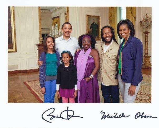 President obama and family snapped with bob marley's wife and family Untitl10