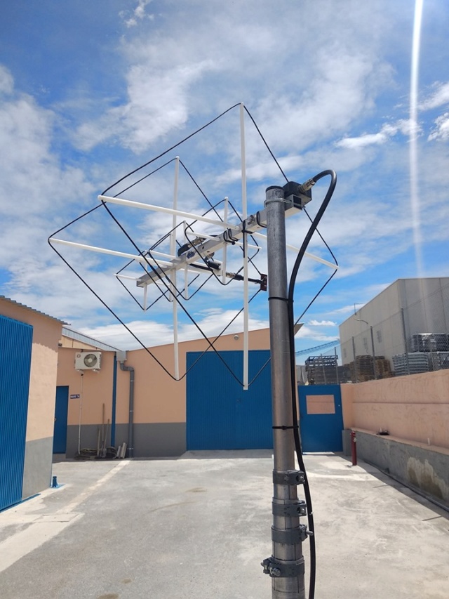 UHF - Big Signal Antennes Quad à double bande V-UHF 59915410
