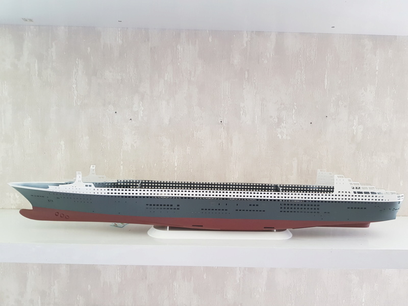 Queen Mary 2 mit LED-Beleuchtung / Revell, 1:400 20200756