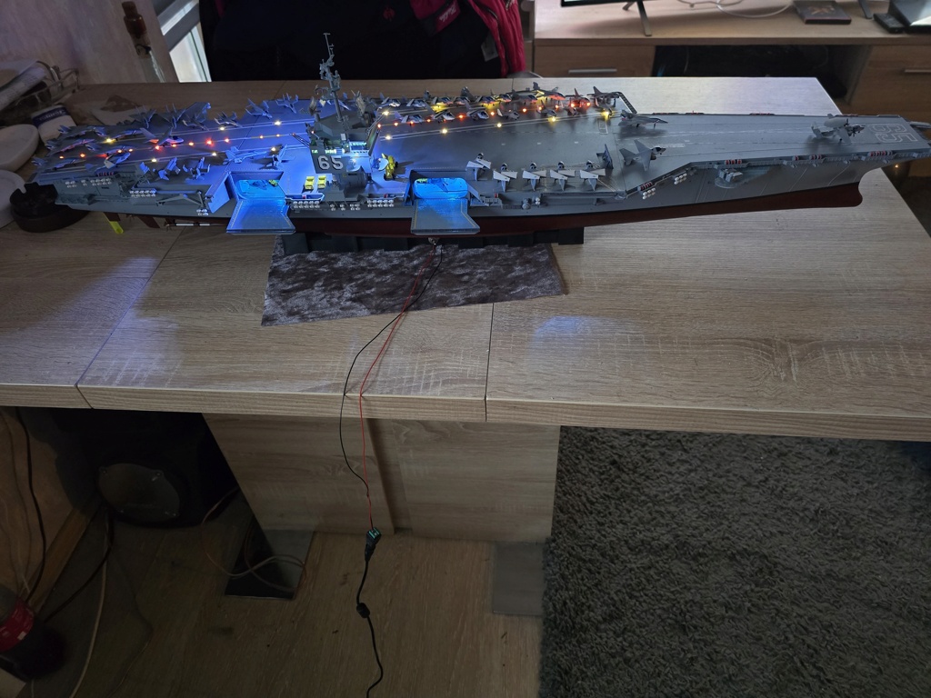 Meine uss enterprise cvn65  von tamyia mit Beleuchtung  20241113