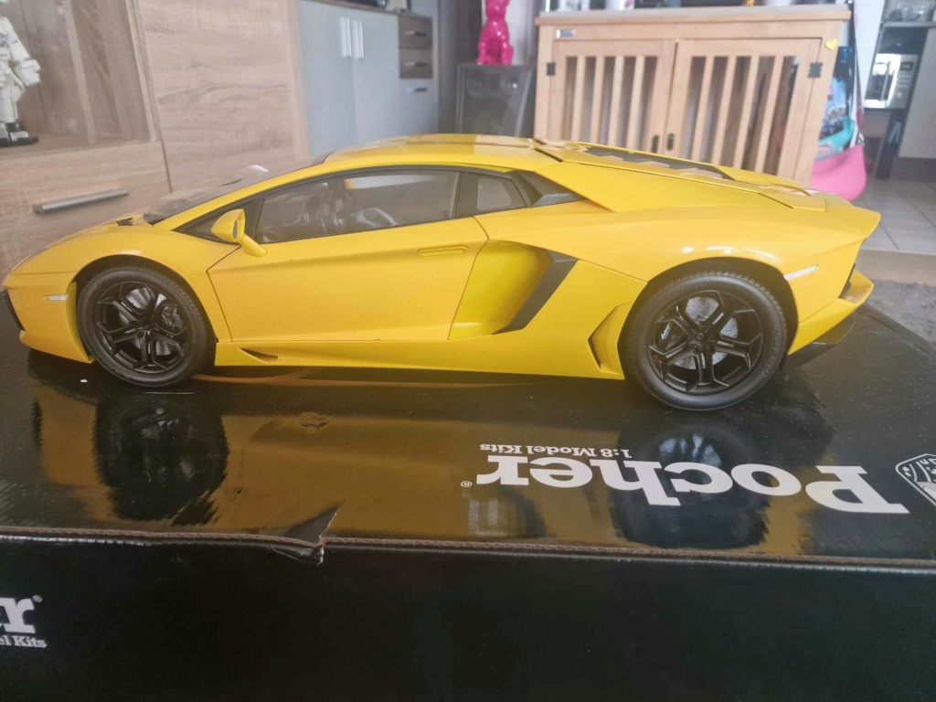 Pocher 1:8 Lamborghini Aventador LP700-4 Giallo Orion 43502810