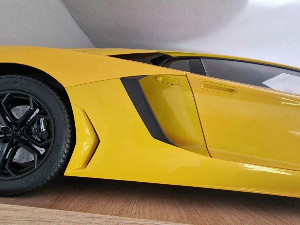 Pocher 1:8 Lamborghini Aventador LP700-4 Giallo Orion 43972010