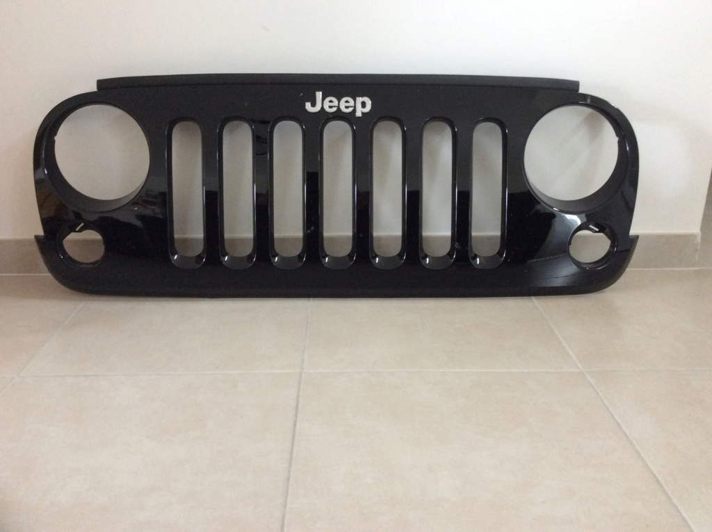 Calandre de Jeep pour deco fond de garage F775c010