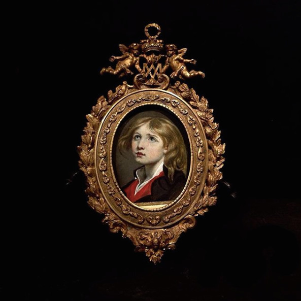 Miniature Louis XVII enfant, cadre aux armoiries de Marie-Antoinette. Louis_10