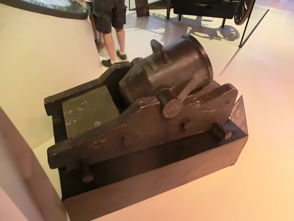 Le mortier Louis-philippe, ses projectiles (bombe à cornes,..)  Mortie11