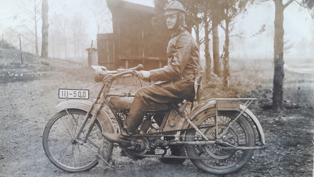 Le matériel motorisé dans l'armée allemande pendant la Grande guerre - Page 2 Motard11