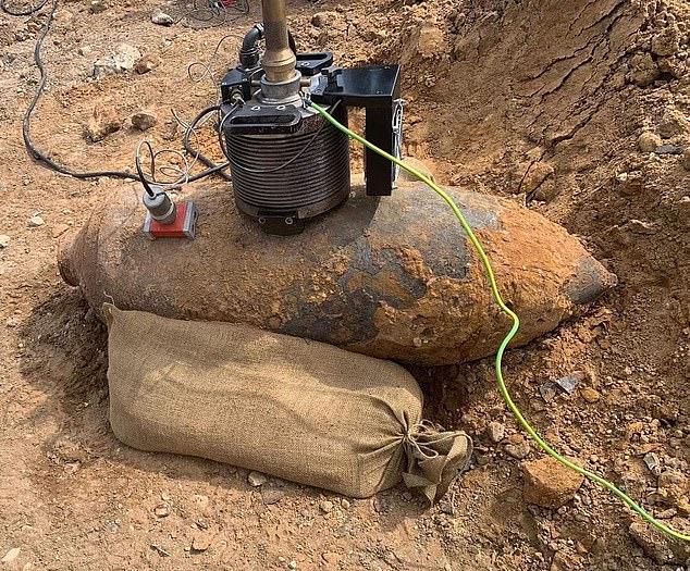 WWII bomb in London 13995410